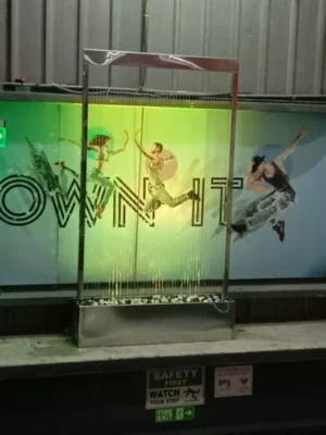 glass-screen-water-fountain