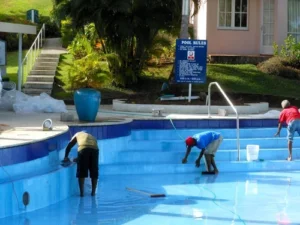 swimming-pool-cleaning-service